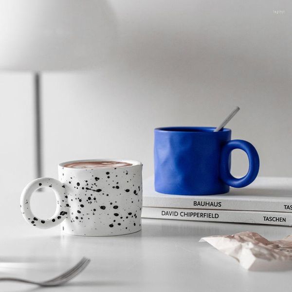 Canecas domésticas nórdicas canecas com alça grande não despeja um escritório criativo de café da manhã de café da manhã leite cerâmica de tamanho grande