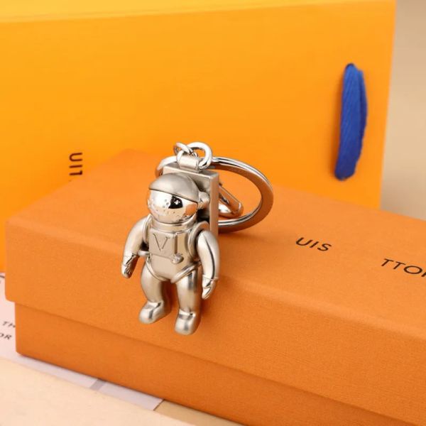 Tasarımcı Keychain Lüks Anahtar Zincirli Çanta Tahminci Klasik Mektup Anahtar Yüzük Araba Cazibe Bayanlar Moda Trend Hediye Astronot Yaratıcı Erkekler Çift Zarif Güzel