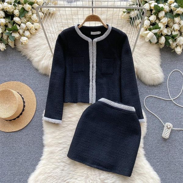 Arbeitskleider Französisch Luxus Perlen Tweed Zweiteiliges Set Damen Outfits Vintage schwarze kurze Jacke Mini figurbetonter Rock Wollanzüge