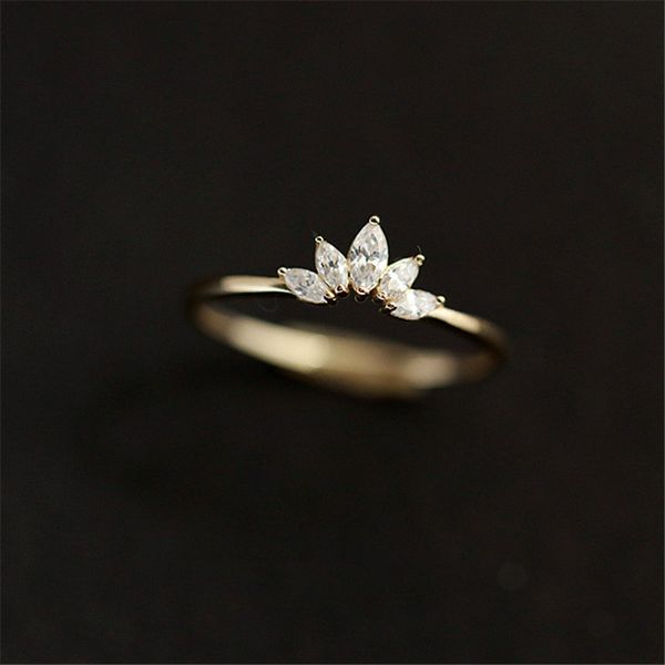 Solitaire Ring 925 Sterling Gümüş Pave Kristal Kaplama 14K Altın Basit Taç Yüzük Kadın Moda Mizaç Düğün Mücevher Aksesuarları 230403