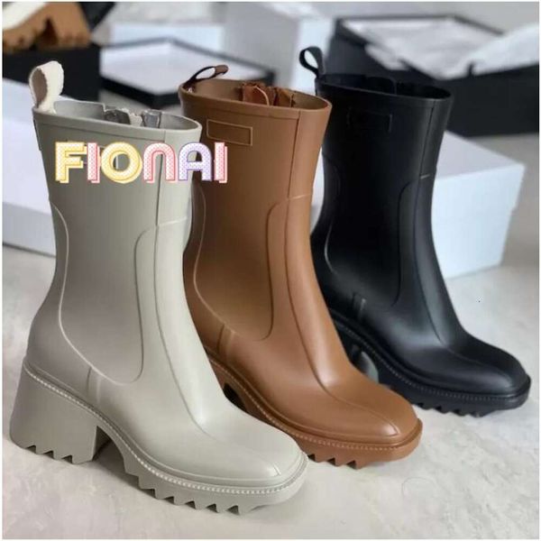 Femmes Betty Bottes PVC Caoutchouc Beeled Plate-forme Fourrure Au Genou Haute Botte De Pluie Noir Imperméable Chaussures Welly Chaussures De Pluie En Plein Air Talons Hauts