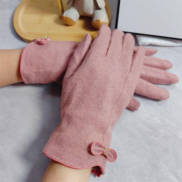 Mulheres luva de luxo c designer luvas de lã com carta bowknot moda luvas inverno quente pelúcia gants meninas doces guanto 4 cores marca