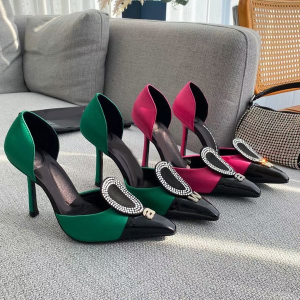 Sapatos de salto agulha para mulheres Sandálias de designer de alta qualidade Bombas de decoração de botão de perfuração oval Couro genuíno Retalhos de duas cores Sapato de salto alto de 9 cm 35-43