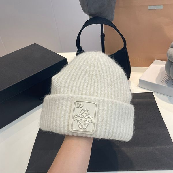 Clássico designer gorro boné chapéu de inverno para homens e mulheres Proteção de ouvido respirável e calor ao ar livre Cor misturada tendência casual pulôver chapéu muito bom