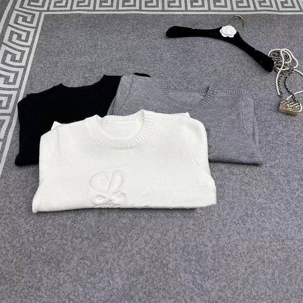Nuovo maglione girocollo da donna di tendenza con lettera in rilievo in bianco e nero, ampio e sottile
