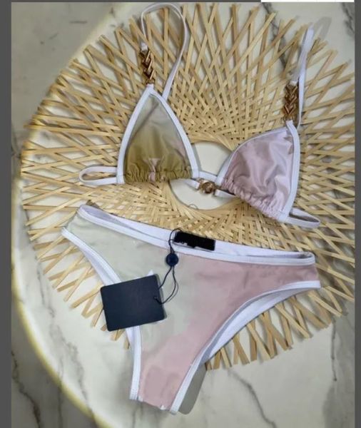 Costumi da bagno bikini da donna di lusso firmati V Lettera Set bikini con catena in metallo stampato fasciatura da donna costumi da bagno costume da bagno sexy con etichette per cuscino Dropship