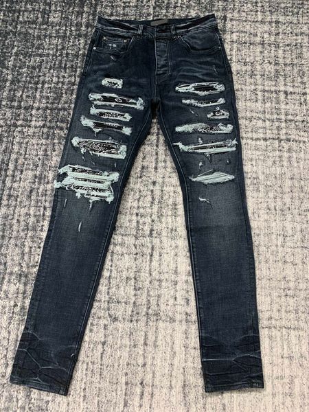 Мужские джинсы темно -синий кешью цветочный лоскут разбитые отверстия промытые кнопки Man 230404