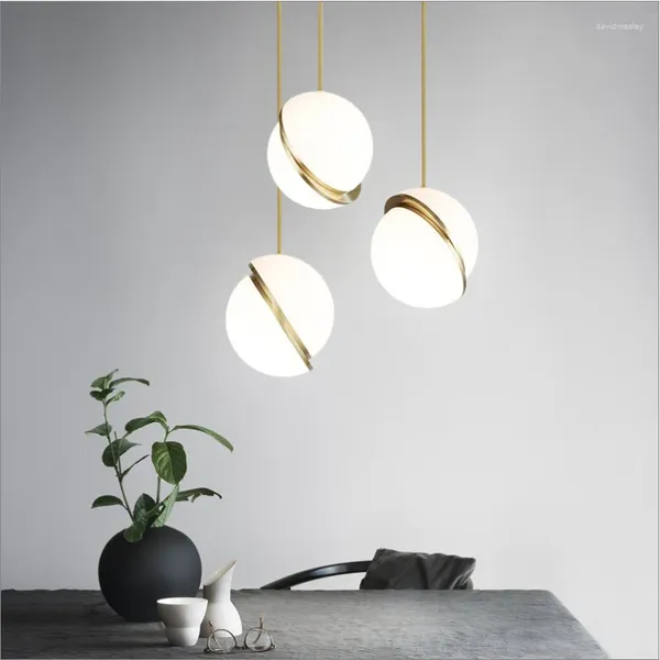 Pendelleuchten Nordic LED-Leuchten Esstisch Dekor Schlafzimmer Restaurant Kronleuchter Leuchten Goldene Hängelampe Ball Lampenschirm