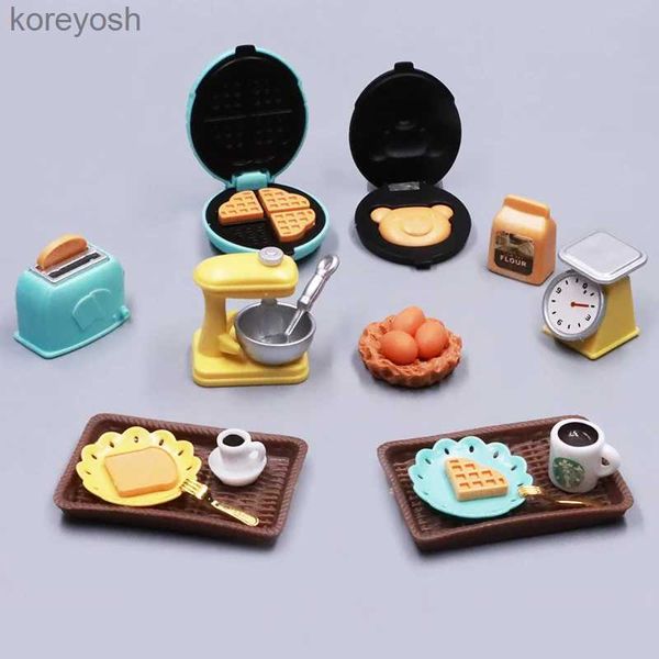 Mutfaklar Yemek Diy Dollhouse Bear Bisküvi Oyun 1/12 Minyatür Mobilya Tost Makinesi Fırın Mikseri Elektronik Ölçek Model Set Mutfak Oyuncakları Kız Hediyesi231104