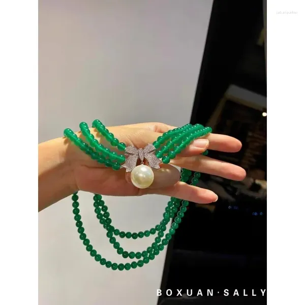 Halsband, natürliches reflektierendes Licht, Glaskörper, grüner Chalcedon, dreilagige Schlüsselbeinkette, kurze Halskette, Retro, um Mama als Geschenk zu verschenken