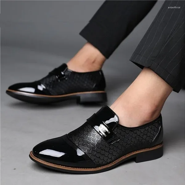 Kleidschuhe Buniness Männer Mode Patentleder Hochzeit Formale Oxfords Geschnitztes Muster Männliche Arbeit Chaussure Hommes