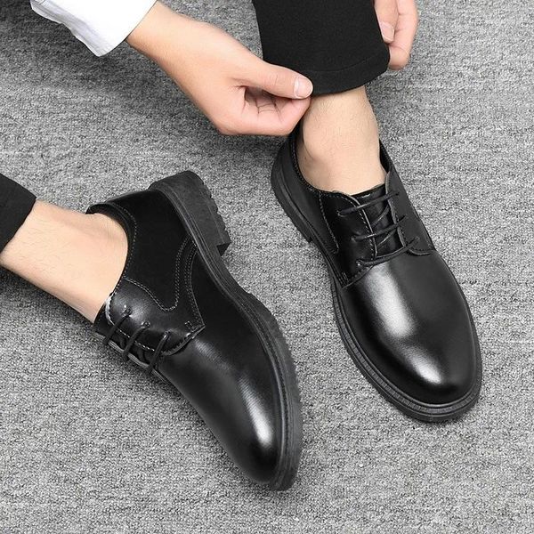 Scarpe eleganti in pelle da lavoro per uomo 2023 Primavera ed estate Versatile uomo basso casual Versione coreana Nero da lavoro