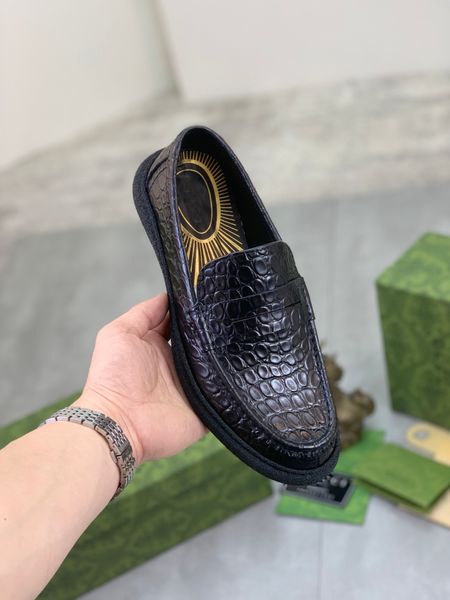 2023 Erkekler Soafers Lüks Tasarımcılar Ayakkabı Orijinal Deri Kahverengi Siyah Erkek Sıradan Tasarımcı Elbise Ayakkabıları Kutu 38-46 ile Düğün Ayakkabısı Üzerinde Kayma