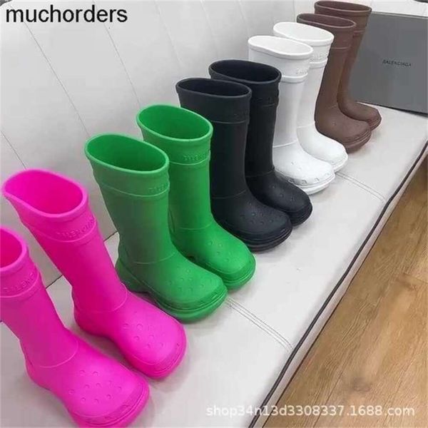 High Edition B Family's New Paris 2023 Fashion Week Show Style Elevated Rain Boots Kanyewest Same American Boots