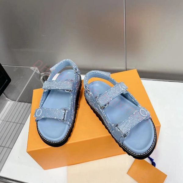 2023 Top Designer Donna Sandali Peseo COMFORT Scarpe piatte Mocassini da donna Summer Outside Pool Platform Slides Scarpe con fibbia Pantofole blu denim in pelle