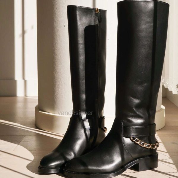 Designer Chanele Boots C Catena Knight Stivali 2023 Autunno/Inverno British High Barrel Round Heel Spesso Stivali lunghi con cerniera per donne