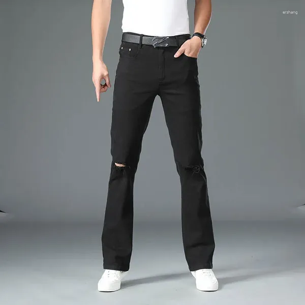 Jeans da uomo Bellbottom Autunno 2023 Smart Casual Boot Cut Business Pantaloni larghi con fori per il ginocchio Pantaloni svasati strappati