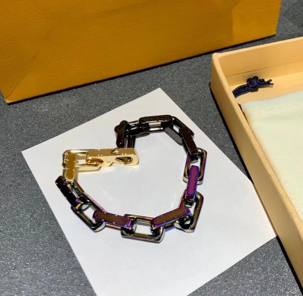 Moda Hip-Hop Charme Bracelets Jóias de Designer Men Women Luxo Titânio Pulseira de Aço Letra Impressão Personalidade Pulseiras de Descoloração