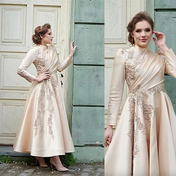 Muslimische Kleider für die Brautmutter Champagner High Neck A-Linie Kleider für Hochzeitsgäste Spitzenapplikationen Kristallperlen Knöchellänge Elegantes formelles Kleid mit langen Ärmeln