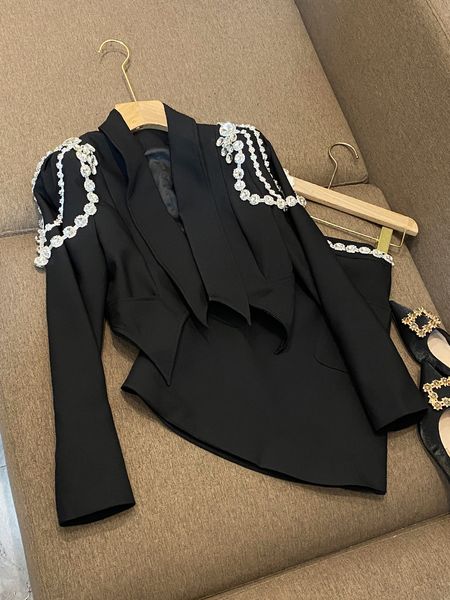 2023 Autunno nero tinta unita strass abito a due pezzi set manica lunga bavero collo blazer in rilievo top con tasche gonna corta set abiti a due pezzi O3N022246