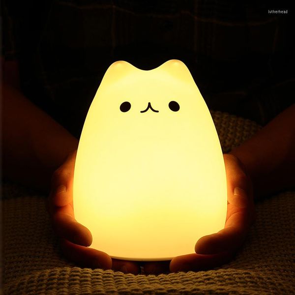 Luci notturne Kawaii Kitty Light Baby Doll Simpatiche luci notturne Regalo Arredamento camera da letto per bambini Giocattolo per bambini Ricarica USB Occhio Proteggi Led dimmerabile