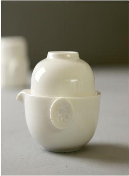 Venda direta da fábrica conjunto de viagem de porcelana branca um pote e um copo fácil de beber oolong T1064429556