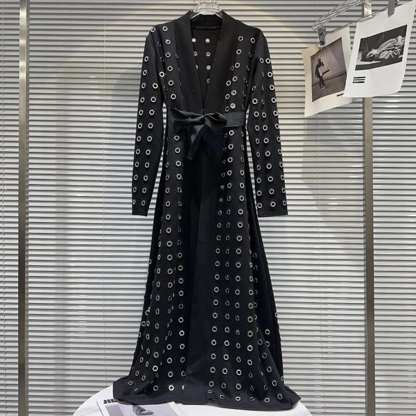Casacos de trincheira femininos passarela moda senhora outono blusão na moda oco anel de metal ultra longo casaco de manga completa lace-up preto outwear