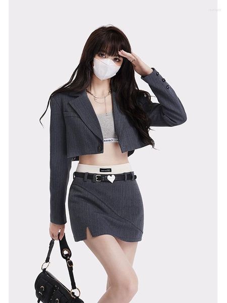 Arbeitskleider Blazer Rock Sets Laides Korean Pure Desire Mädchen Anzug Herbst Kurz Grau Sexy Low Waist Blendschutz Unregelmäßiges Hemd