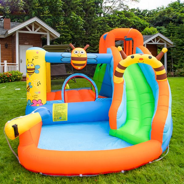 Brinquedos de salto para crianças Inflável Water Bounce House Quintal Water Slide Park Outdoor Bee Theme Ball Pit para molhado e seco Pequeno playground Jump Presente de aniversário para casa e jardim