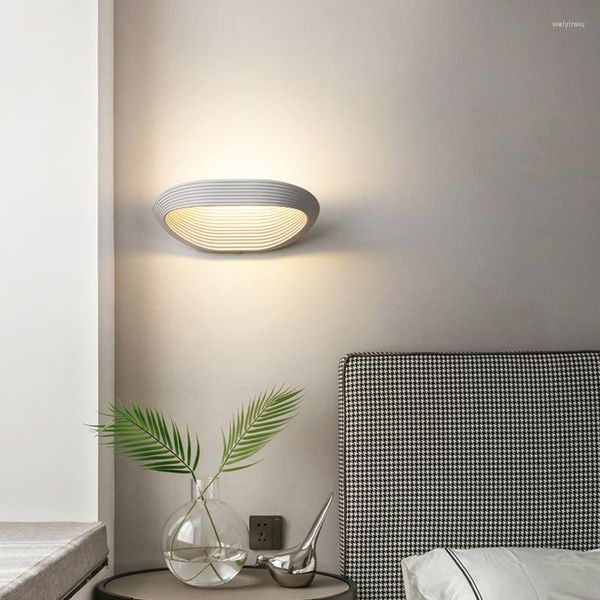Lampade da parete Lampada bianca nordica LED moderna per soggiorno TV sfondo camera da letto decorazione comodino scala corridoio