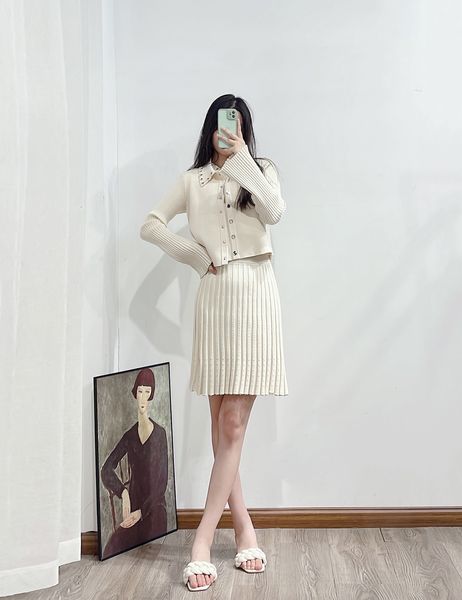 Sandro New Вязаный кардиган с круглыми люверсами + майка + юбка-полуюбка, комплект из трех предметов