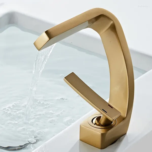 Rubinetti per lavandino del bagno e rubinetto per lavabo freddo Cascata per lavabo monoforo in rame pieno nordico