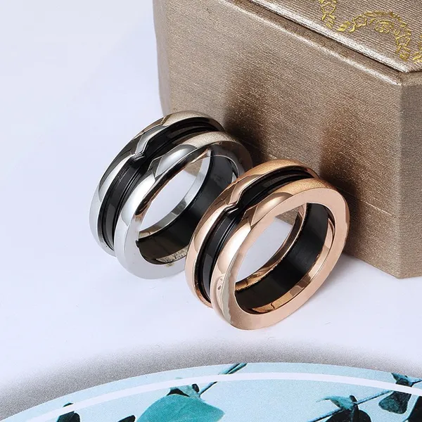 Designer toca homens e mulheres Rings de moda clássica Luxo de alta ponta com anel de diamante Casais de cerâmica anéis de festas Acessórios de jóias de casamento Presentes de Natal Presentes de Natal