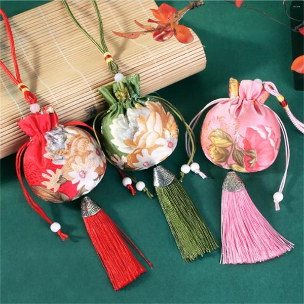 Cüzdan bitkileri işlemeli çekme çantası Çin tarzı brokar poşet vintage mücevher depolama mini jeton çanta torbası püskül hediye