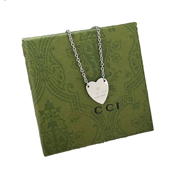 Collane con ciondolo Collana con ciondolo a forma di cuore di marca DesignPer donne Collane in argento Regalo di design vintage Catena lunga Coppia di innamorati Collana di gioielli di famiglia Stile celtico