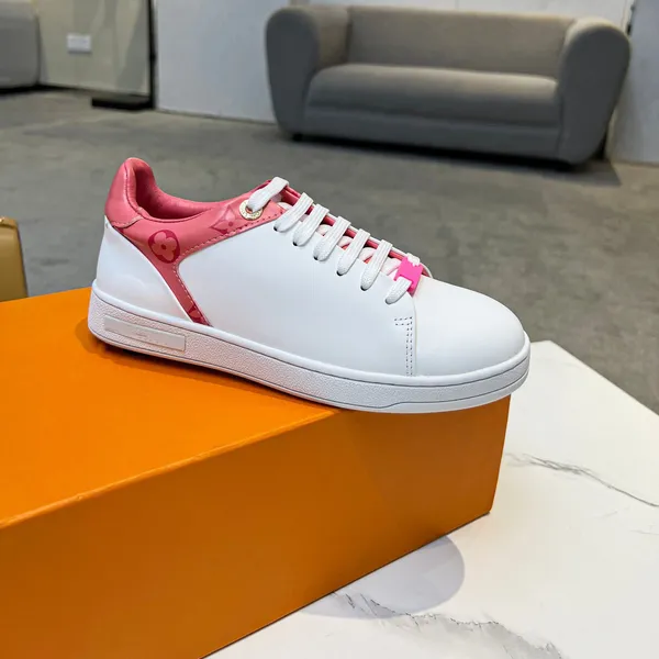 Time Out Trainers scarpe casual Sneakers da donna in pelle rosa e vitello Finiture floreali colorate Fiori sulla suola lettere logo occhielli incisi 05