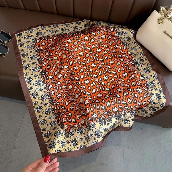 Lenços 2023 leopardo impressão cetim seda lenço quadrado para mulheres moda primavera verão proteção solar xale versátil decorativo hijab