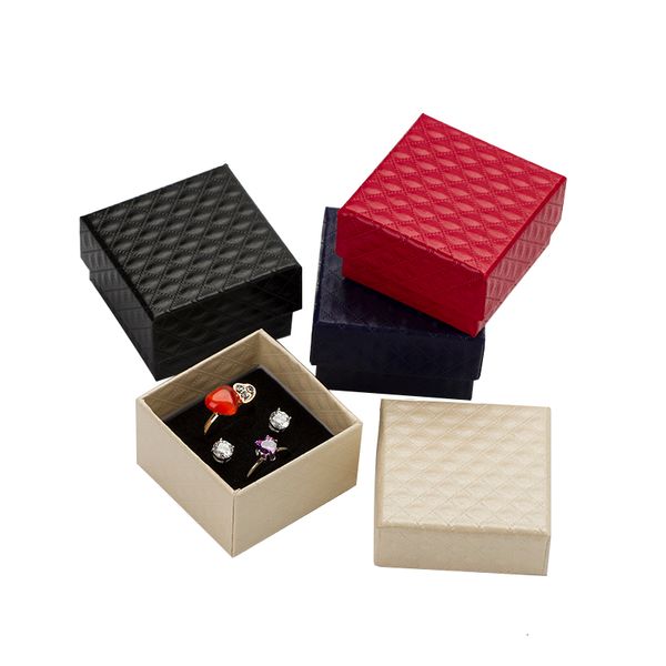 İzleme Kutuları Kılıflar 5*5*3cm Takı Ekran Kutusu 48pcs Çok Renkler Siyah Sünger Elmas Desen Kağıt Yüzük Küpe Box Ambalaj Beyaz Hediye Kutusu 230404