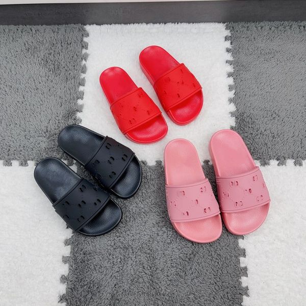 2023 Kids Slip on Children Bos Girls Platform Perforato G Sandalo CCI Scarpe Hollow Giorna Colore Bab Tacco piatto in gomma estiva Solle Muli Slide Slide