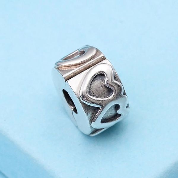 925 Sterling Silver Row of Hearts Clip Stopper Charm Bead si adatta ai braccialetti con ciondoli stile Pandora di gioielli europei