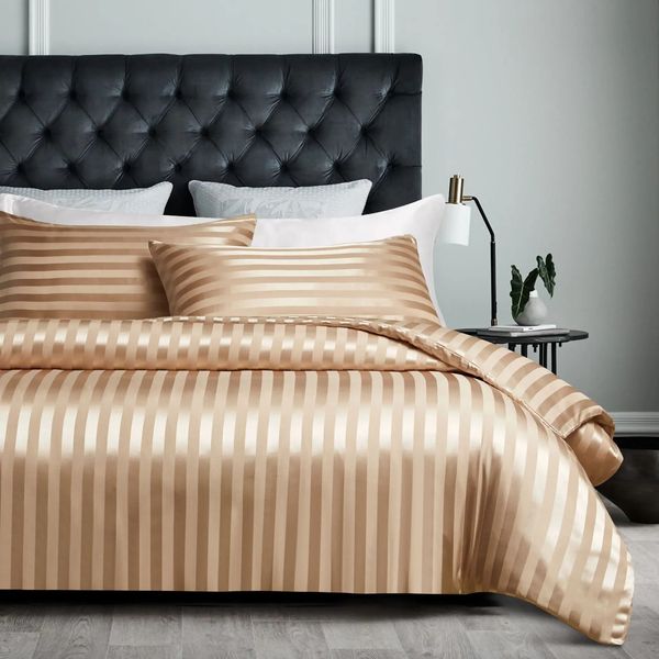 Conjuntos de cama Extra grande conjunto de capa de edredão hotel colcha de cetim listrado de alta qualidade com 2 fronhas hipoalergênico macio respirável 231106