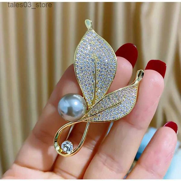 Pins Broschen Messing Kupfer Vergoldet Zirkon Blatt Grau Perle Brosche Corsage Anzug Jacke Zubehör Brosche Damenmode Accessoires Großhandel Q231107