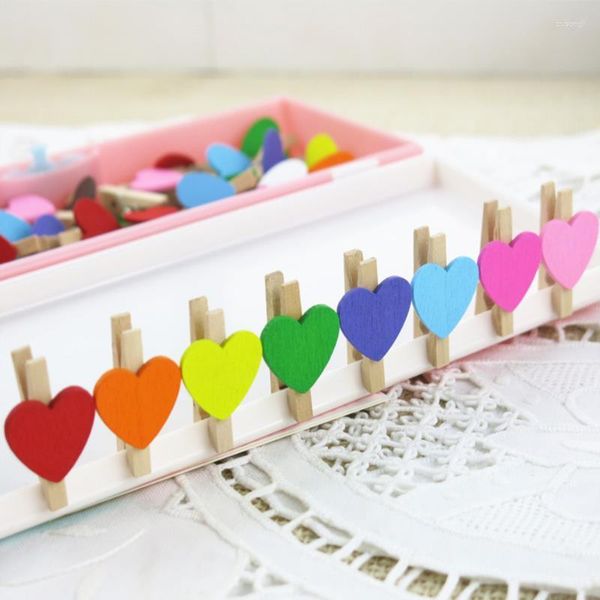 Parti Dekorasyonu 50pcs/Lot Kırmızı Kalp Aşk Ahşap Giysiler PO Kağıt Peg Pin Mini Clothespin Kartpostal Klipler Ev Düğün İstasyonları