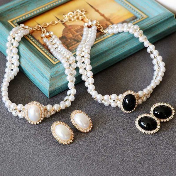 Western-mittelalterliche Perlenkette, weiß, schwarz, Hepburn-Imitation, Silbernadel, Ohrringe, Set, Cheongsam-Kleid