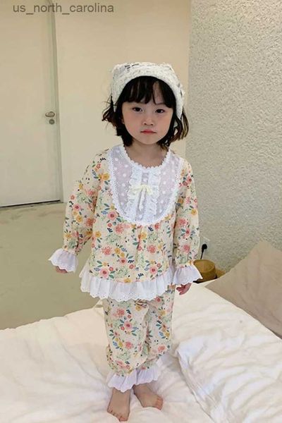 Set di abbigliamento Indumenti da notte per bambini Ragazza Pigiama floreale Stile Pigiama in pizzo ricamato per bambini Set da notte. Abbigliamento per bambini