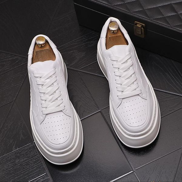 Erhöher Männer Kleine Weiße Schuhe Bequeme Plateauschuhe Koreanische Version Einfache Tägliche Freizeitschuhe Männer Atmungsaktive Schuhe D2H14