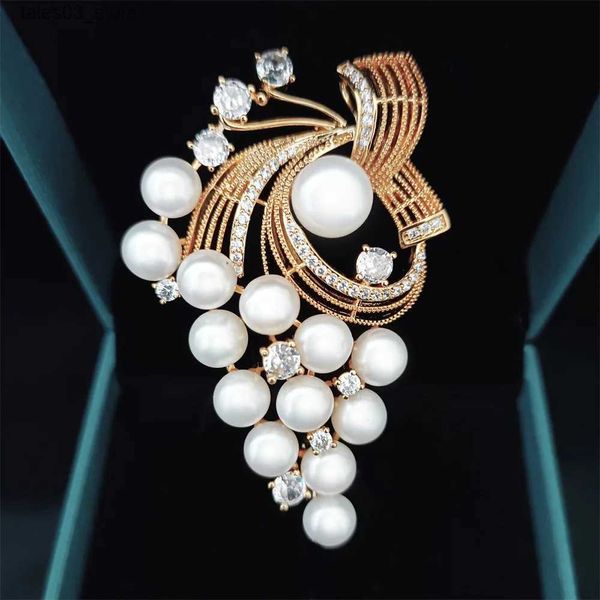 Pins Broschen Luxus Hand-eingebettete Süßwasser Perle Zirkon Trauben Brosche Weibliche Atmosphärische Obst Brosche Pin Frau Klassische Schmuck Accessori Q231107