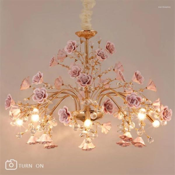 Lampadari Camera da letto Lampadario di cristallo di lusso leggero Ramo in stile europeo Lanterna in ceramica con polvere di pesca Lampada decorativa con rosa di corte