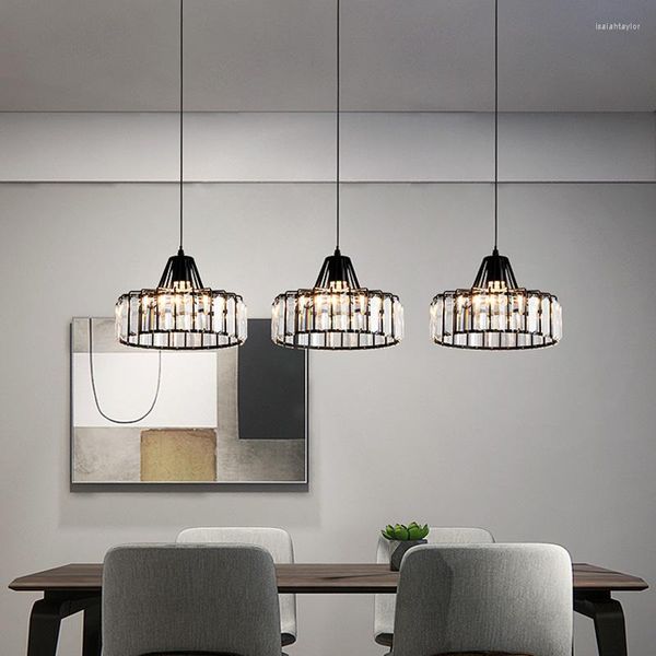 Lâmpadas pendentes Lâmpada LED nórdica para a sala de jantar da ilha de cozinha redonda redonda de ferro moderno lustre preto área de descanso luminária de vidro E27