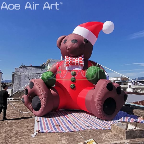 20 pés de altura urso de Natal mascote inflável do urso sentado dos desenhos animados com presente para decoração de Natal / exibição de férias ou promoção / propaganda de festa